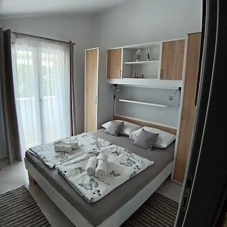 Santa Marina Apartment *